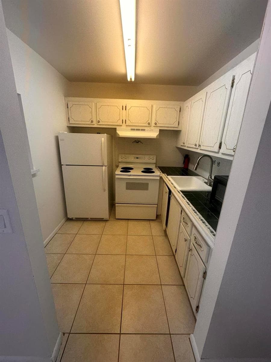 39 Cambridge B, West Palm Beach, FL 33417 photo 4