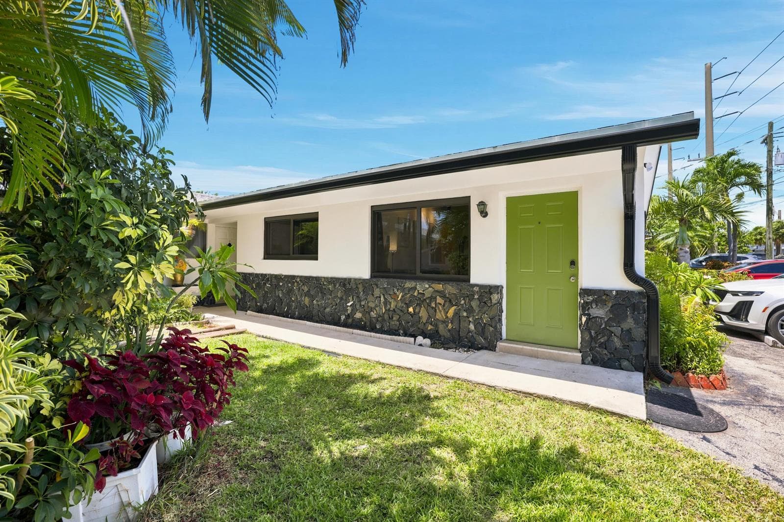 105 SE 2nd Street, Dania Beach, FL 33004