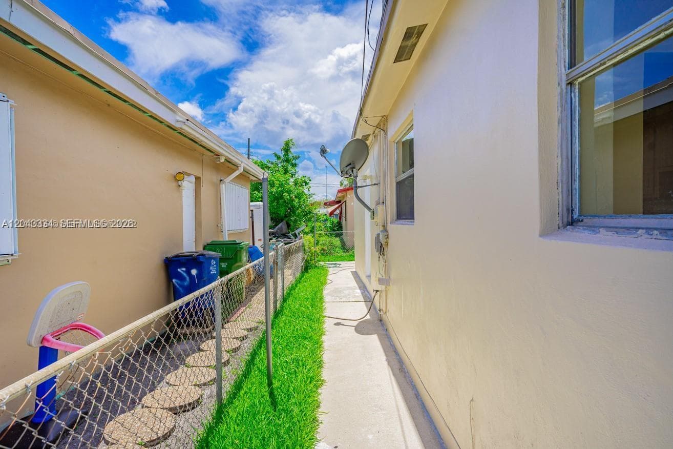 805 NW 3rd Ter, Hallandale Beach, FL 33009 photo 2