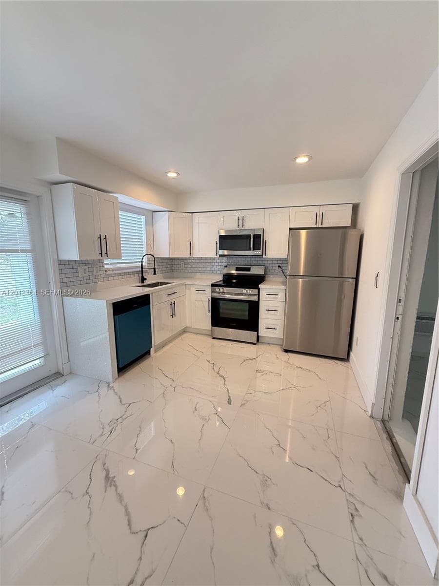96 Caroline Dr, West Palm Beach, FL 33415 photo 5