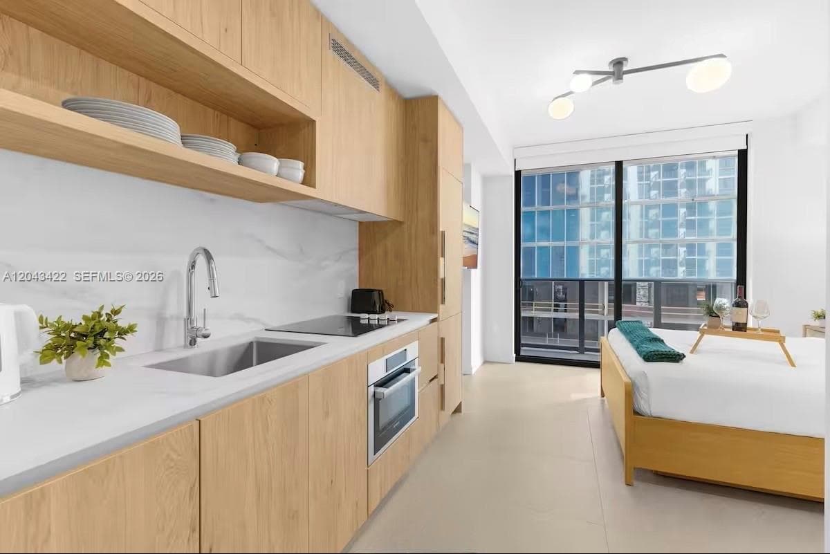 11 NE 6th St # 1606, Miami, FL 33132 photo 2