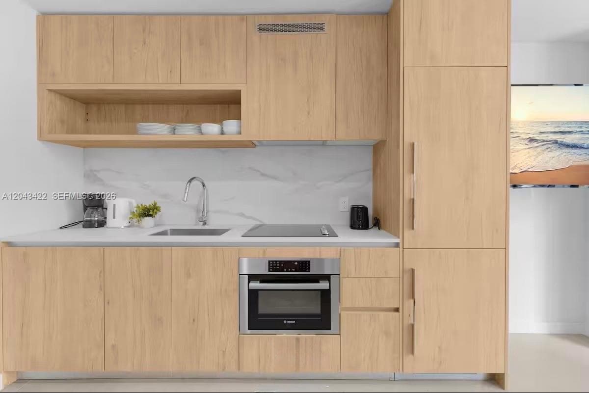 11 NE 6th St # 1606, Miami, FL 33132 photo 3