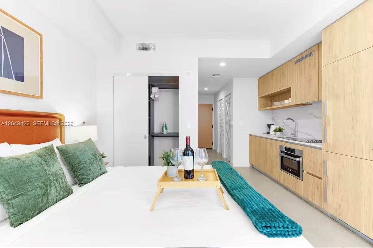 11 NE 6th St # 1606, Miami, FL 33132 photo 5
