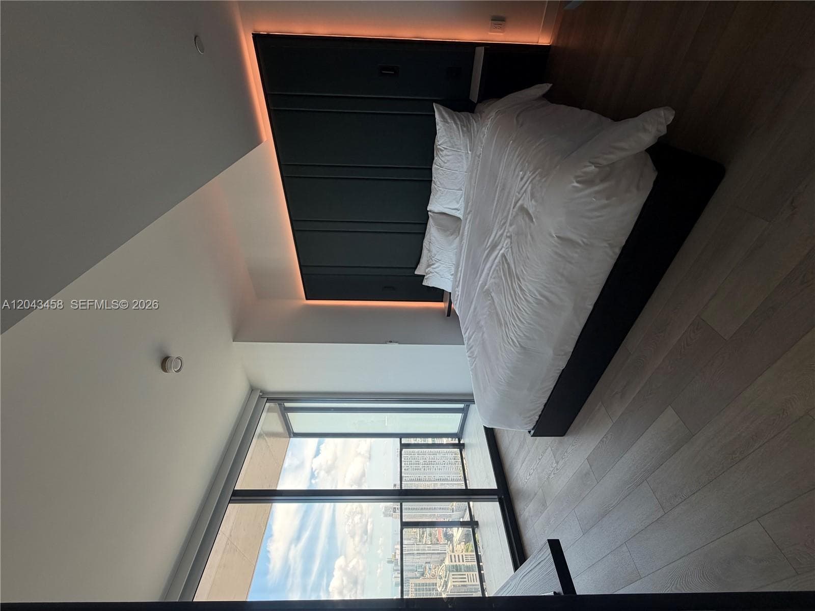 20 NE 11th St # 5103, Miami, FL 33132 photo 3