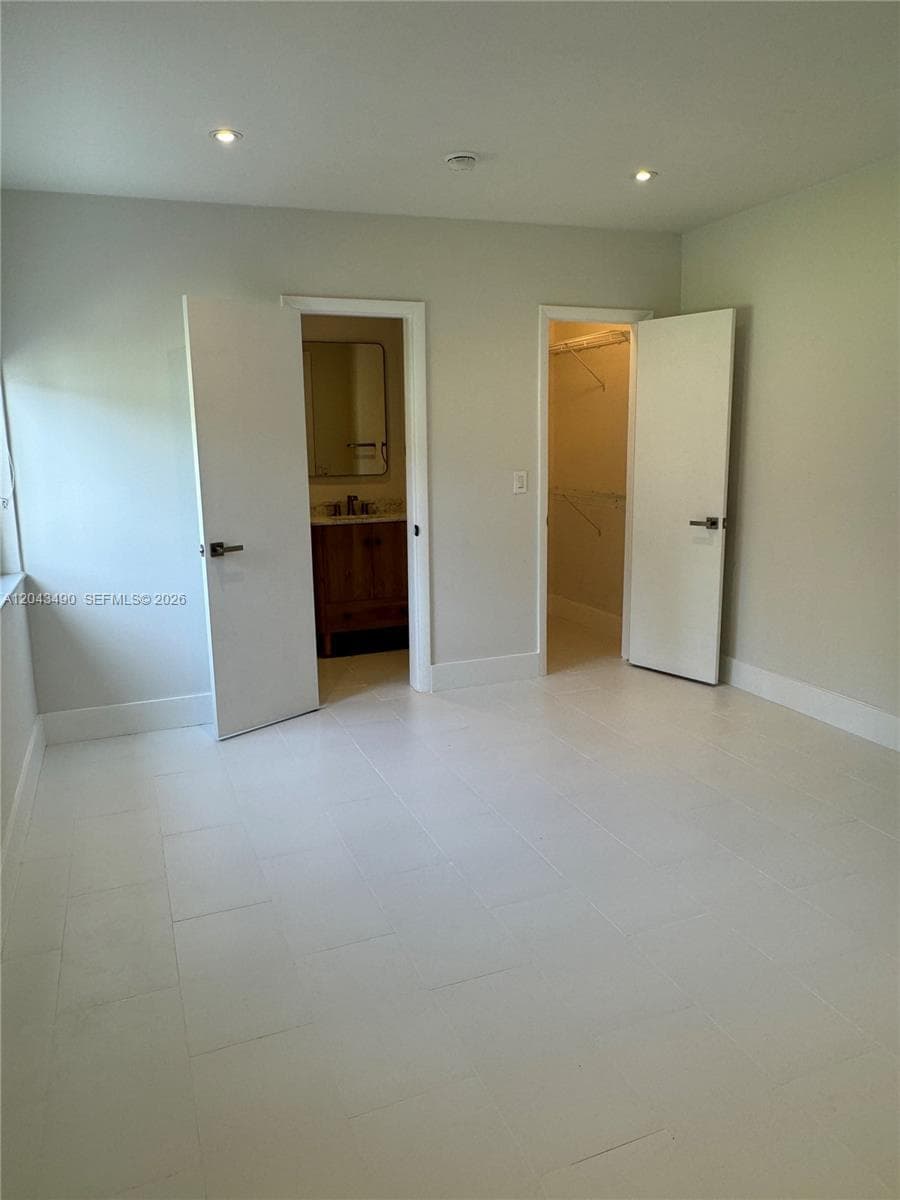 951 E 32nd St, Hialeah, FL 33013 photo 3