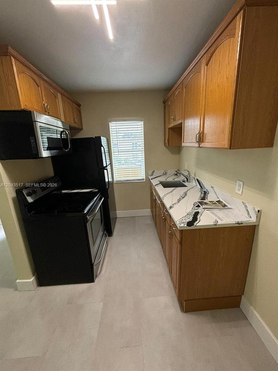 2301 NE 6th Ave # 204, Wilton Manors, FL 33305 photo 2