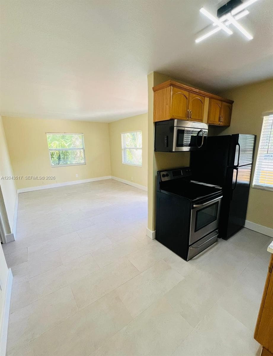 2301 NE 6th Ave # 204, Wilton Manors, FL 33305 photo 4