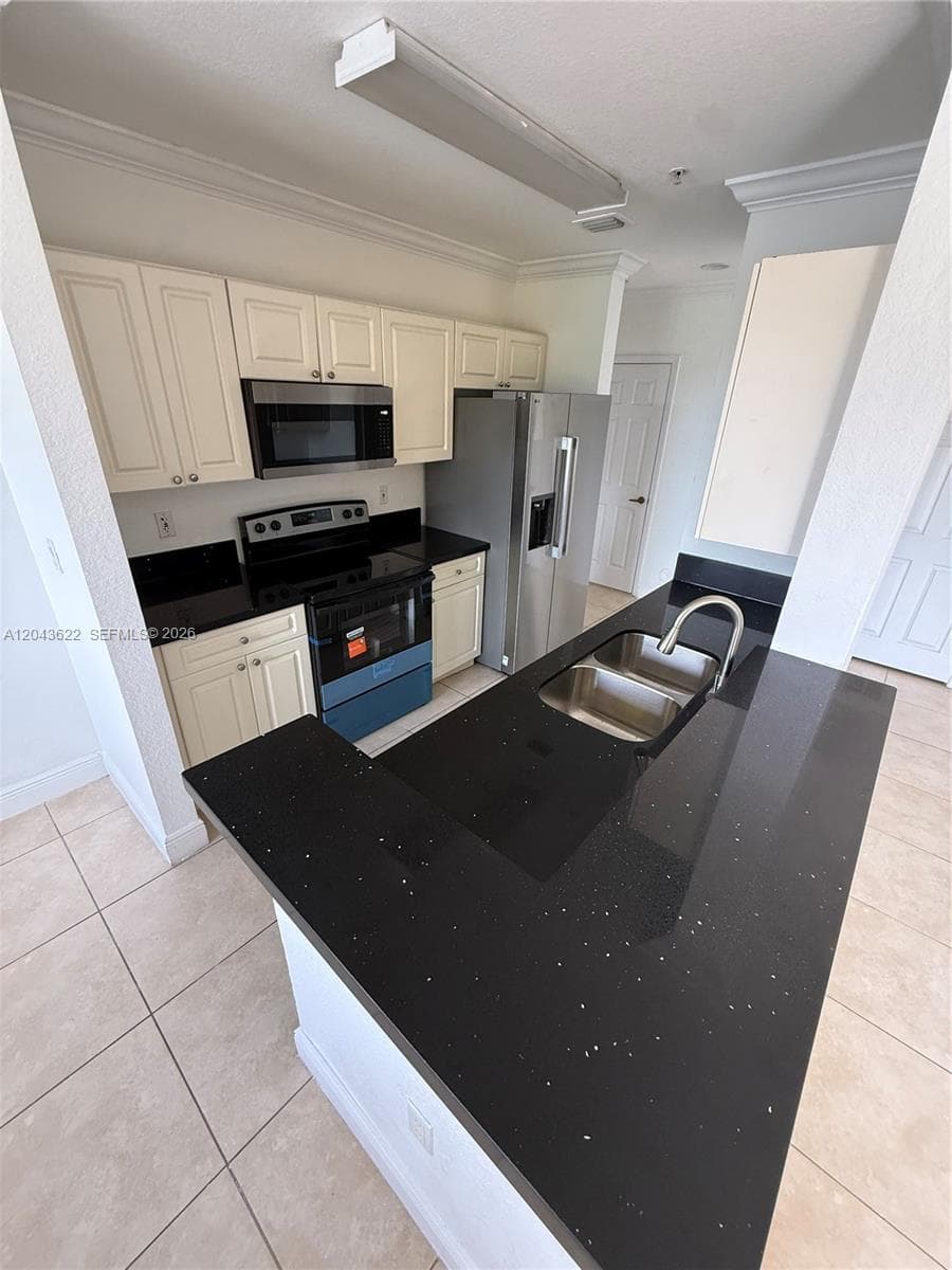 21100 SW 87th Ave # 304, Cutler Bay, FL 33189