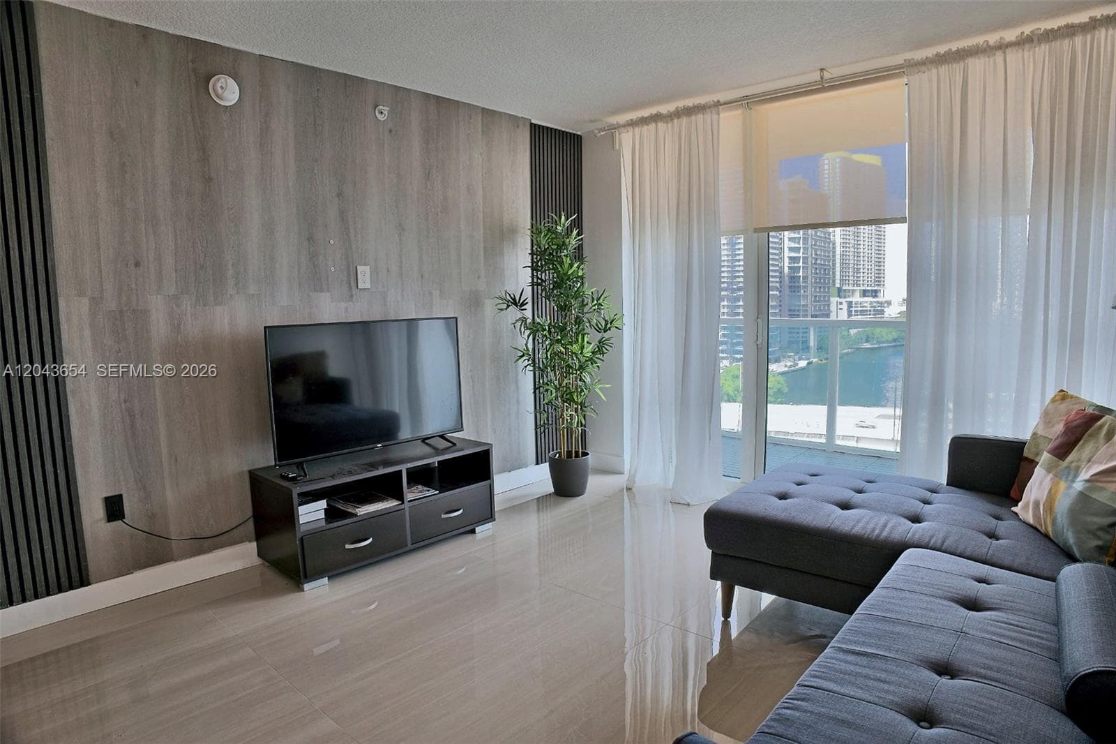 31 SE 5th # 1203, Miami, FL 33131 photo 2