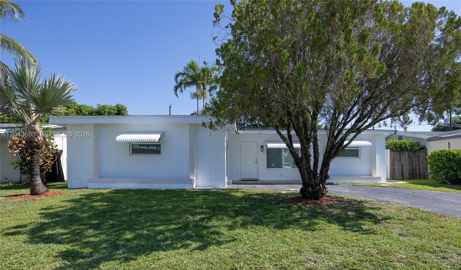 8571 NW 27th Pl, Sunrise, FL 33322 photo 2