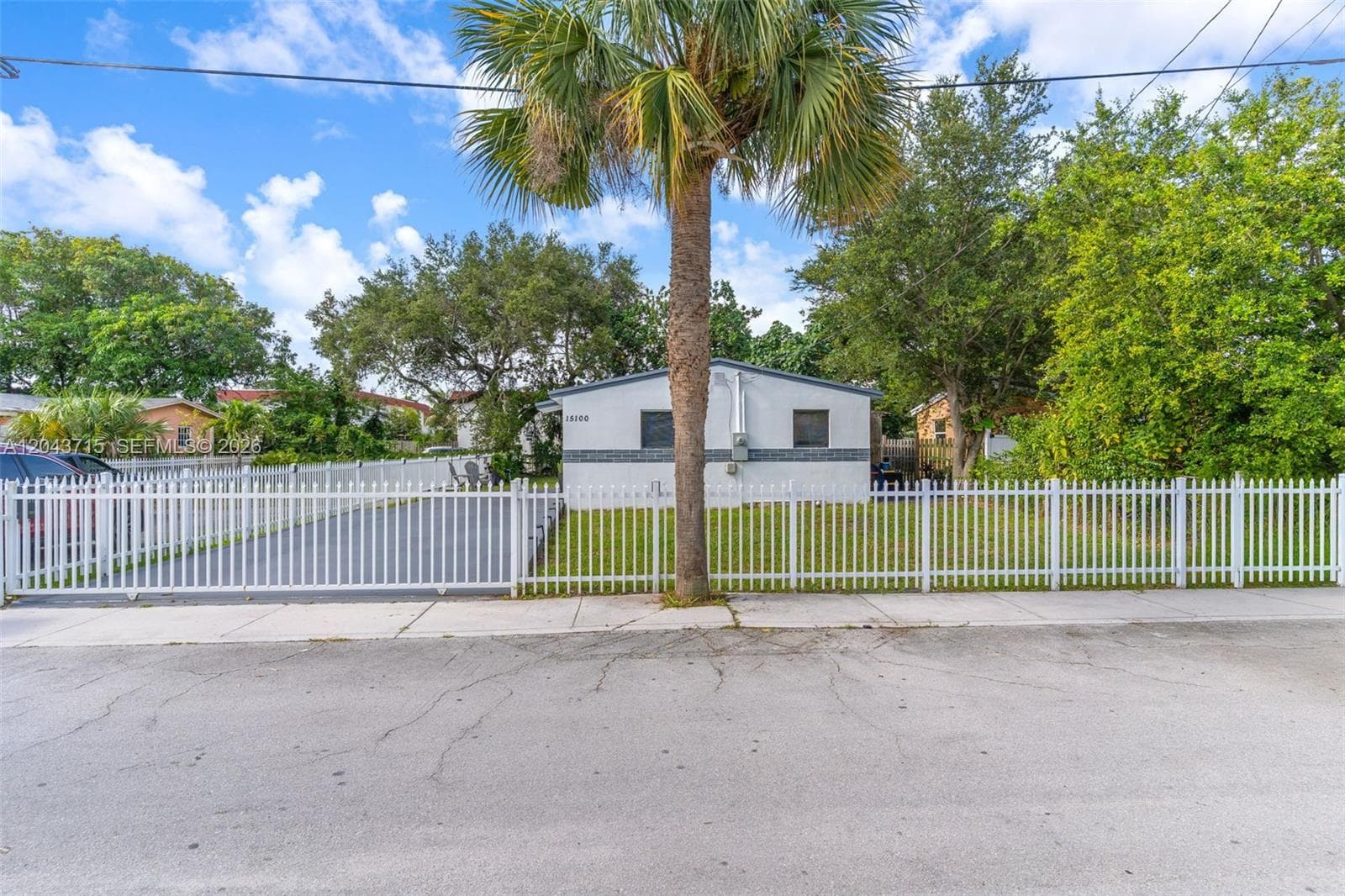 15100 NE 14th Ct, North Miami Beach, FL 33162 photo 2
