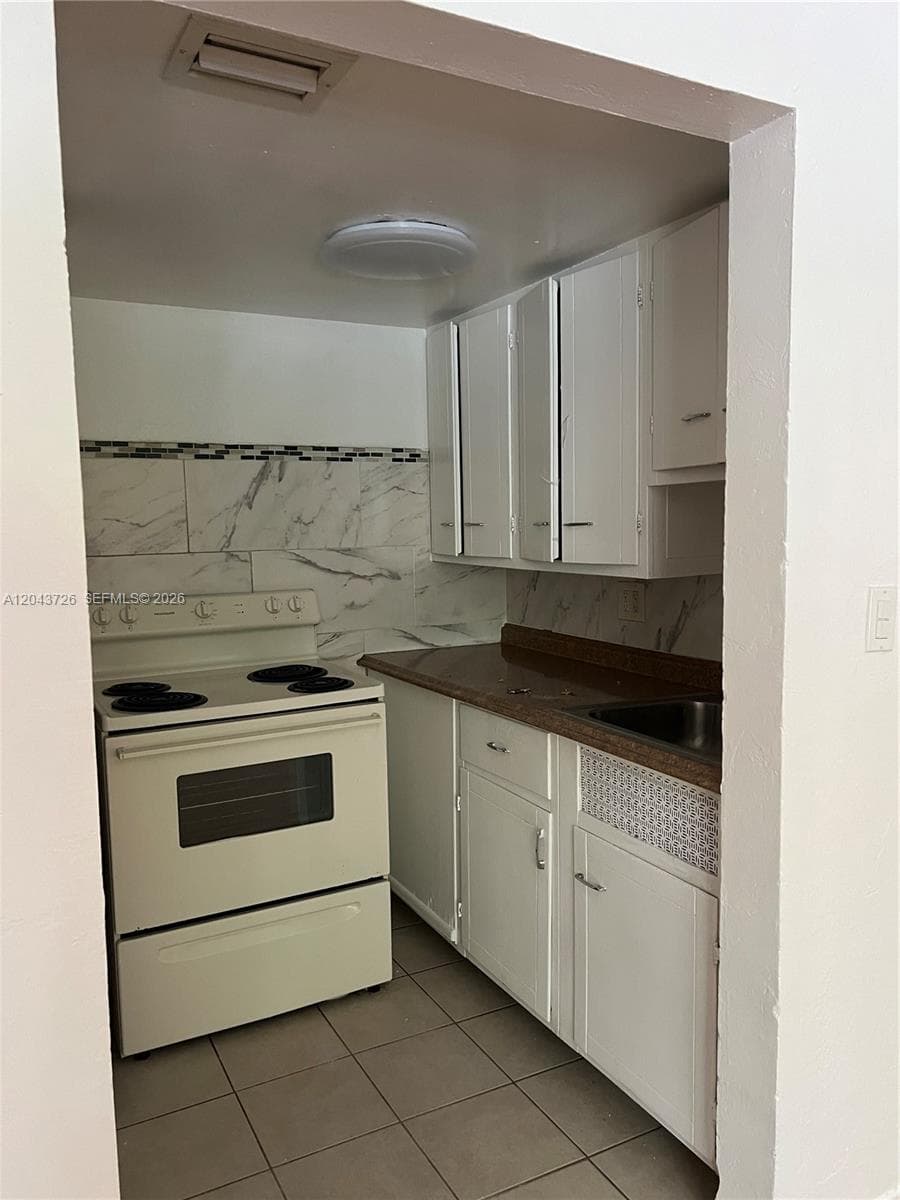 1895 SW 22nd # #7, Miami, FL 33145 photo 4