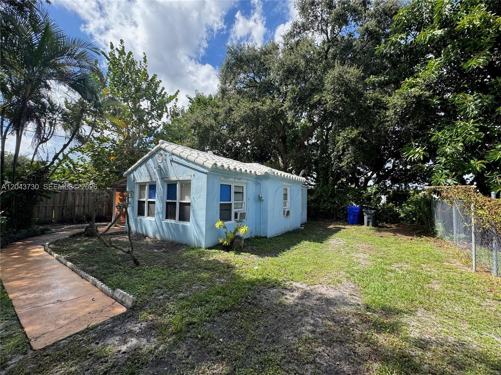 215 Columbus Pkwy, Hollywood, FL 33021 photo 2
