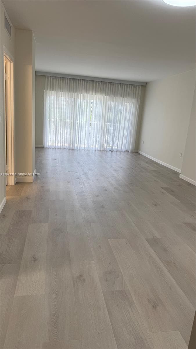 300 Bayview Dr # 211, Sunny Isles Beach, FL 33160