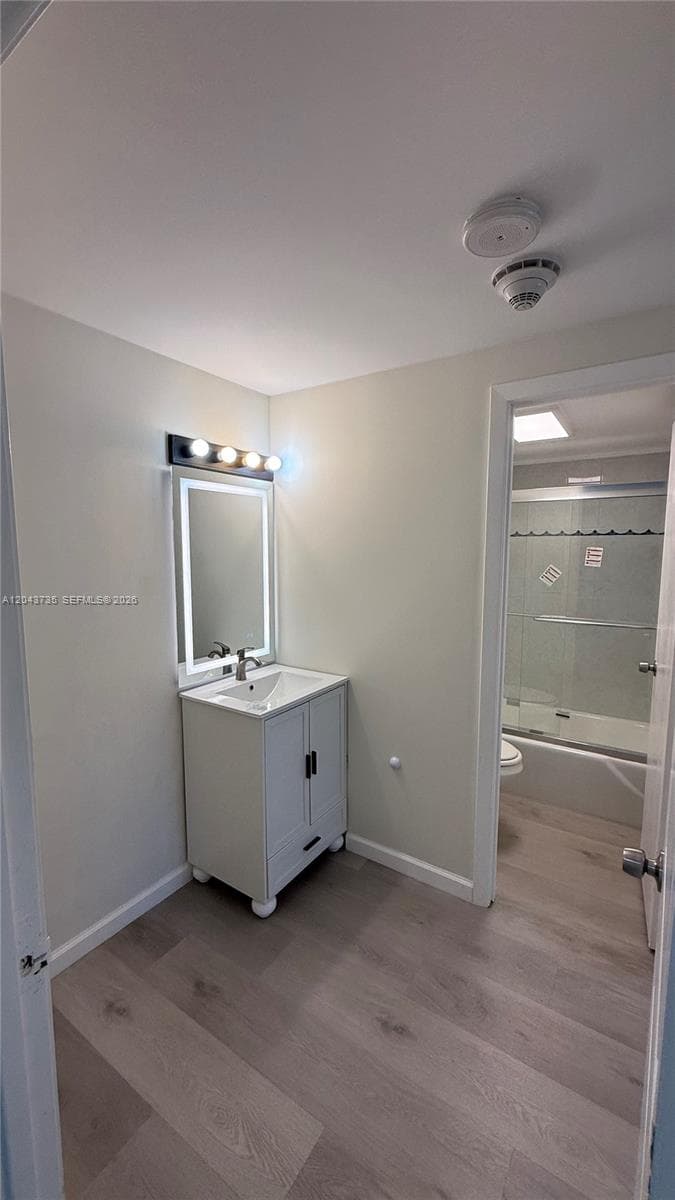 300 Bayview Dr # 211, Sunny Isles Beach, FL 33160 photo 5