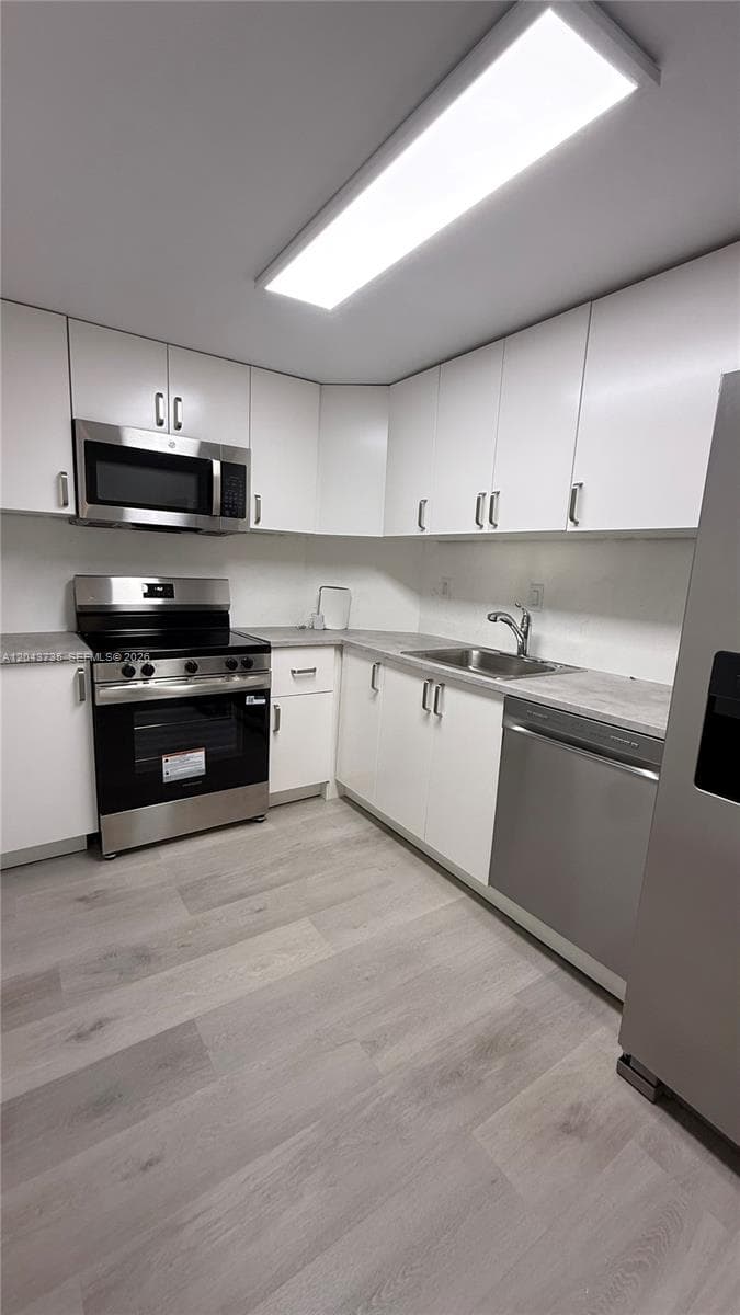 300 Bayview Dr # 211, Sunny Isles Beach, FL 33160 photo 4