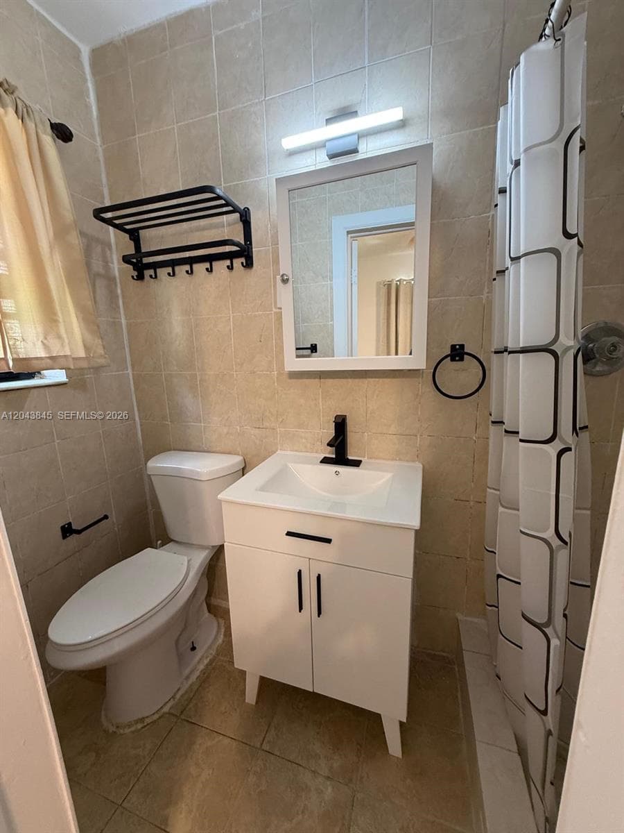 1301 NE 110th St # 3, Miami, FL 33161 photo 2