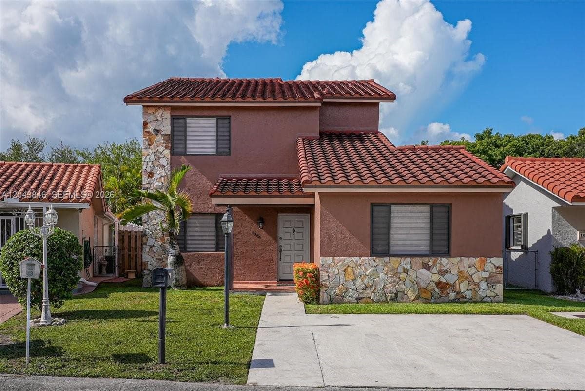 10528 SW 69th Ter, Miami, FL 33173 photo 2