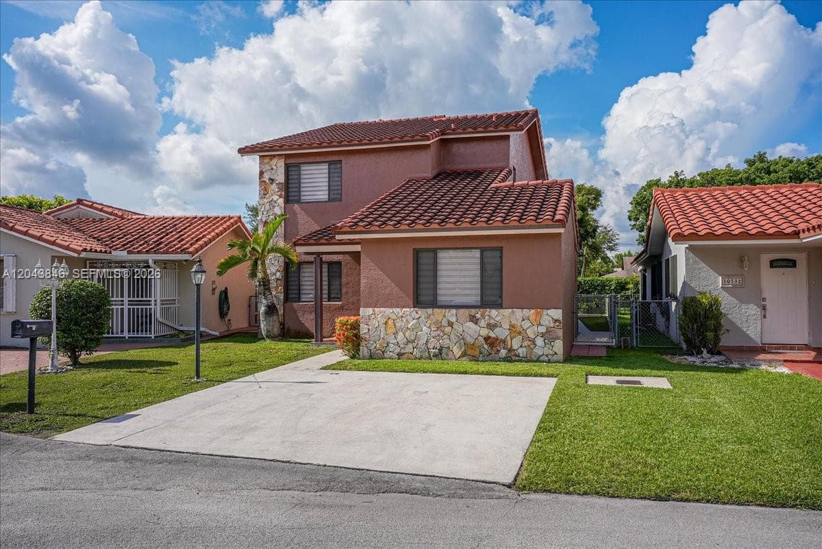10528 SW 69th Ter, Miami, FL 33173