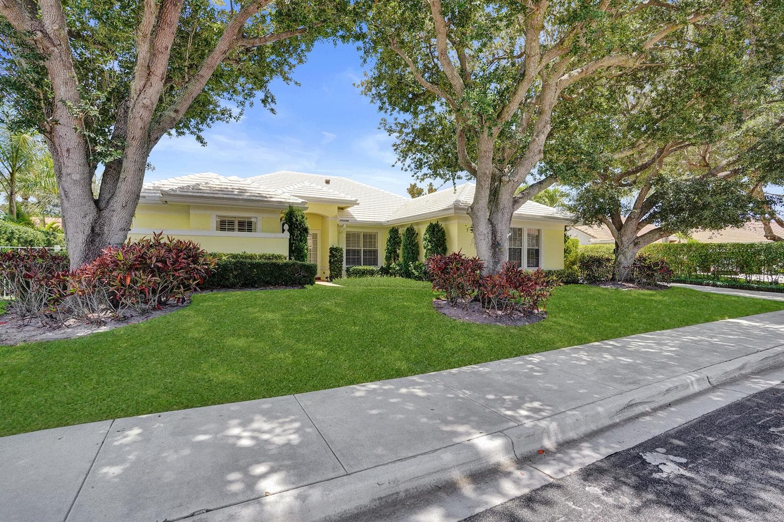 2760 Tecumseh Drive, West Palm Beach, FL 33409 photo 2