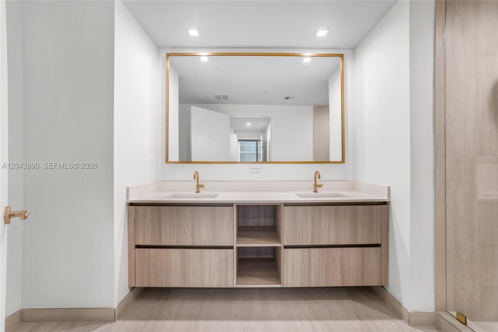 77 SE 5th Street # 1708, Miami, FL 33131 photo 4