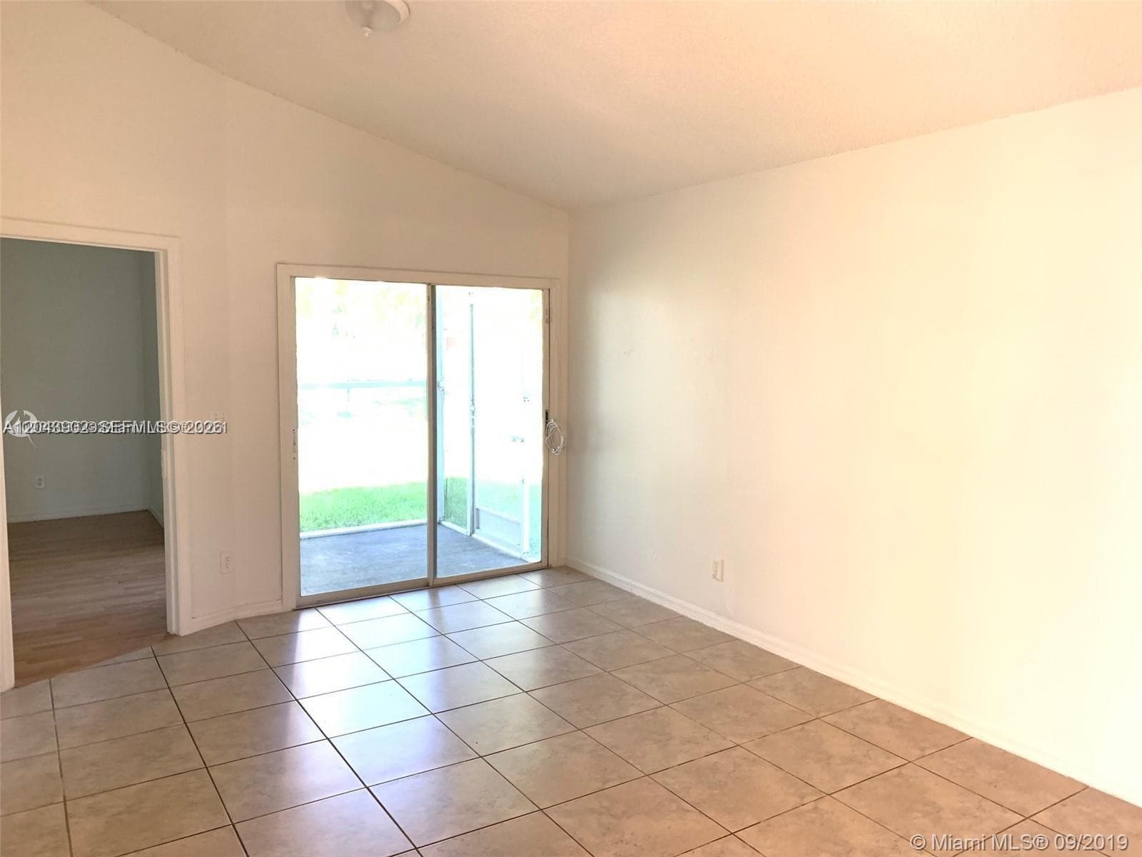 848 SW 10th St # n/a, Florida City, FL 33034 photo 4
