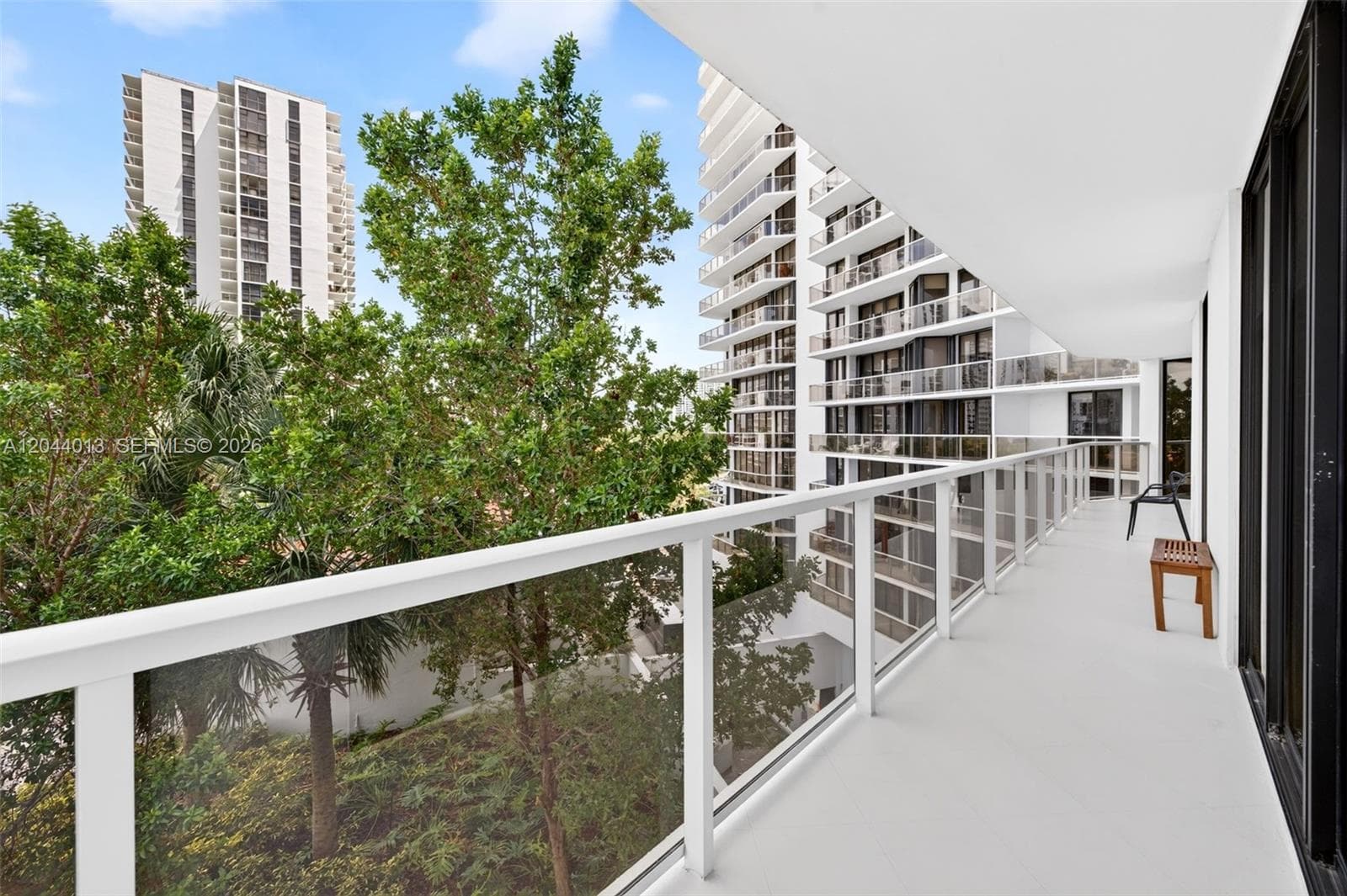 20281 E Country Club Dr # 407, Aventura, FL 33180 photo 4