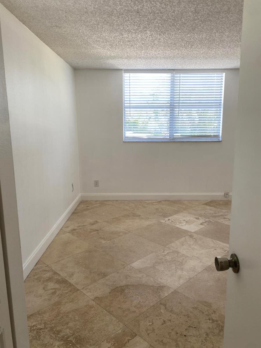 2840 Somerset Drive # 105 M, Lauderdale Lakes, FL 33311