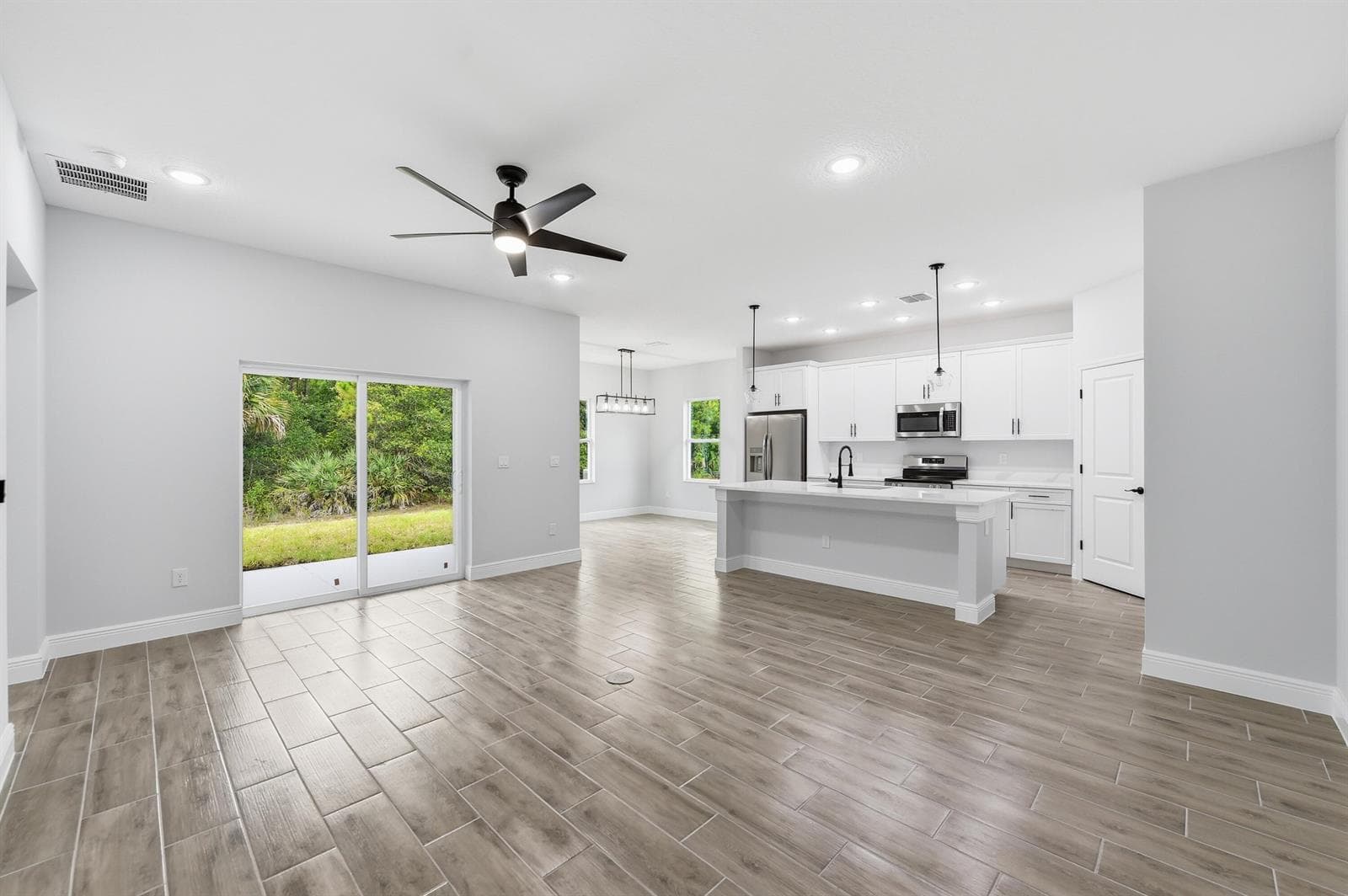 7825 96th Avenue, Vero Beach, FL 32967 photo 2
