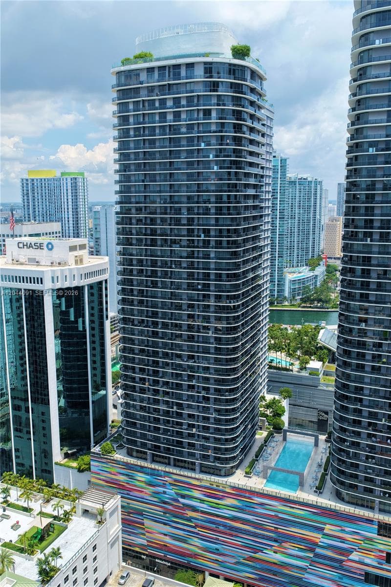 55 SW 9th St # 2208, Miami, FL 33130 photo 4