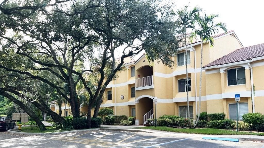 2350 NW 33rd Street # 807, Oakland Park, FL 33309 photo 2