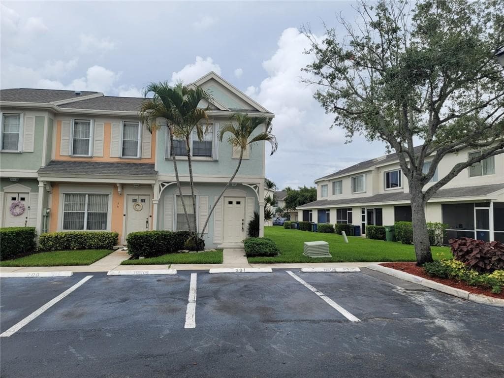 78 Simonton Circle, Weston, FL 33326