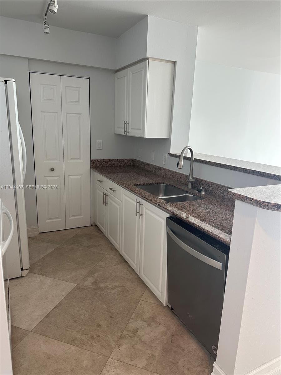 1155 Brickell Bay Dr # 3107, Miami, FL 33131 photo 5