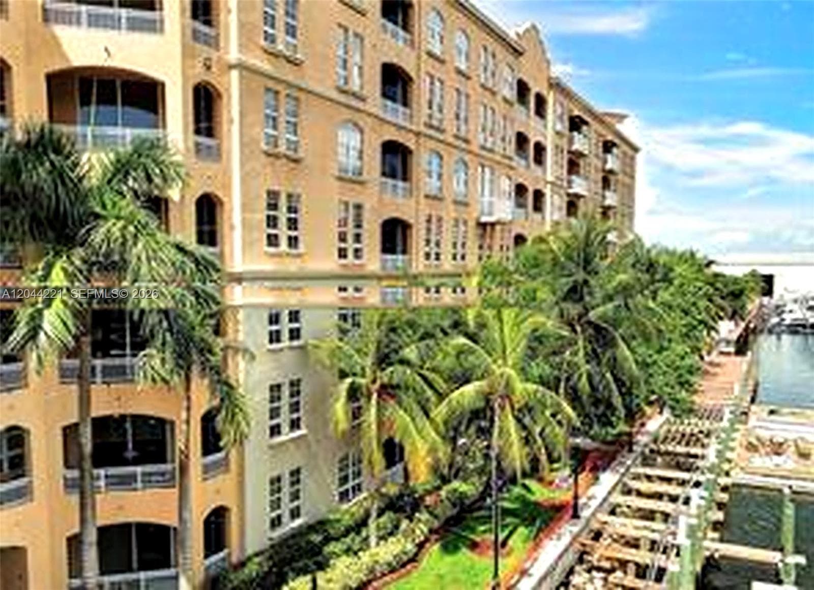 3001 NE 185th St # 515, Aventura, FL 33180