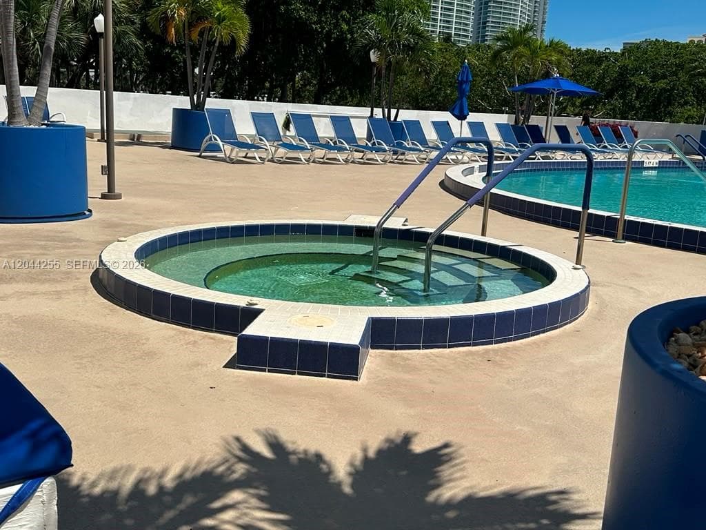 3701 N Country Club Dr # 207, Aventura, FL 33180 photo 5
