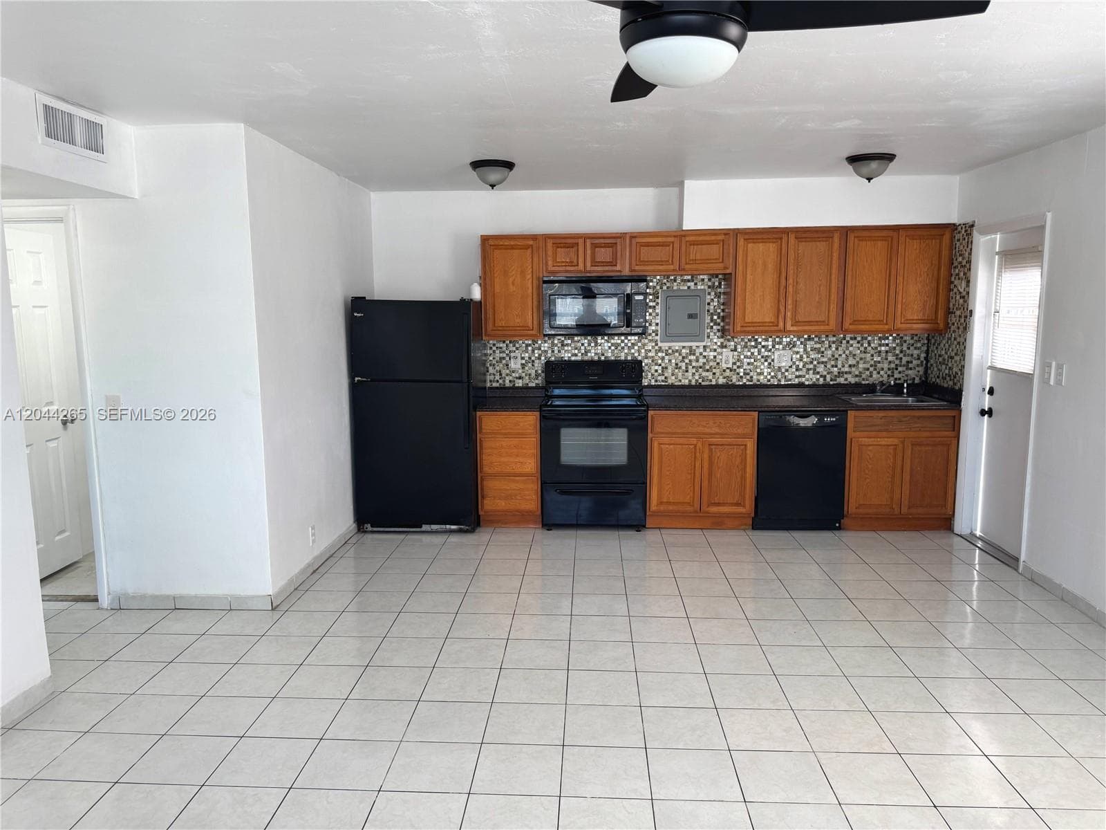 1765 Venice Ln # 4E, North Miami, FL 33181 photo 2