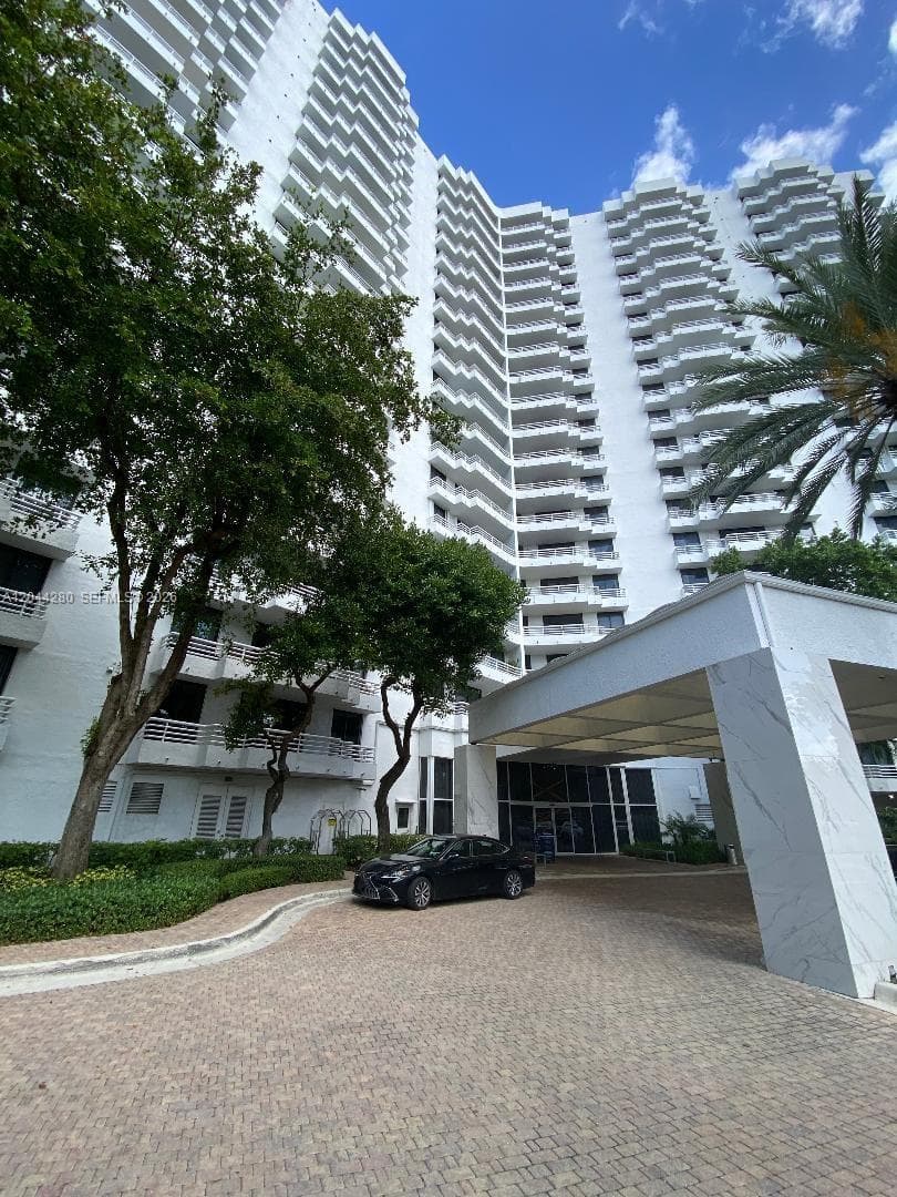 3300 NE 192nd St # 612, Aventura, FL 33180