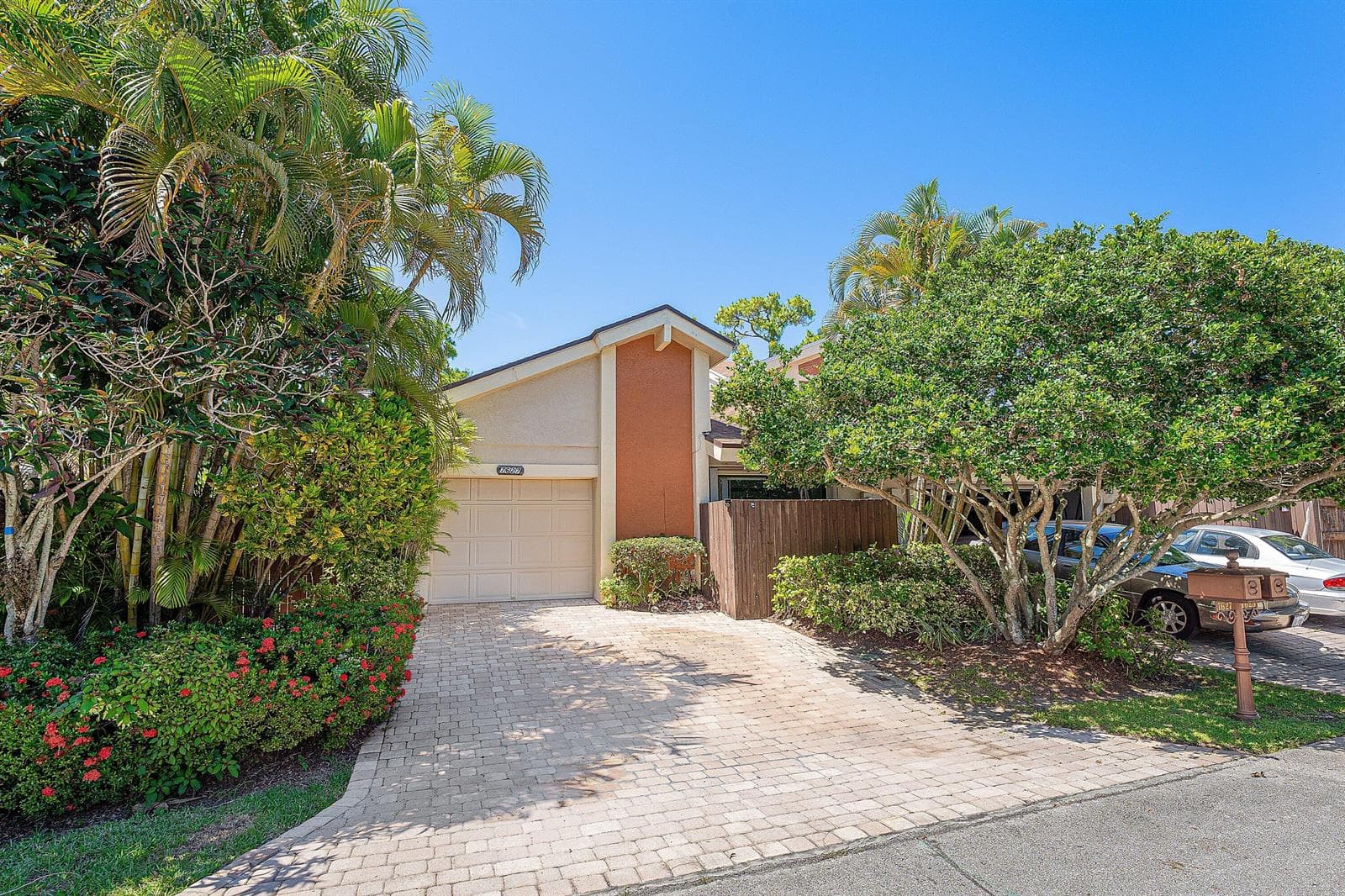 7627 Sierra Drive W, Boca Raton, FL 33433 photo 2