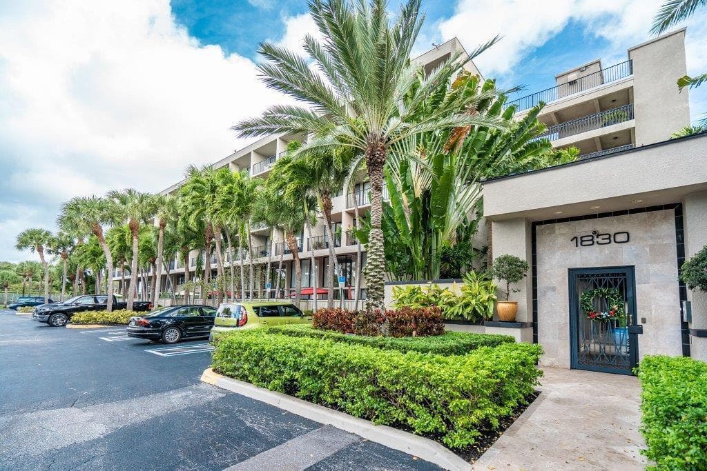 1830 Embassy Drive # 411, West Palm Beach, FL 33401 photo 2