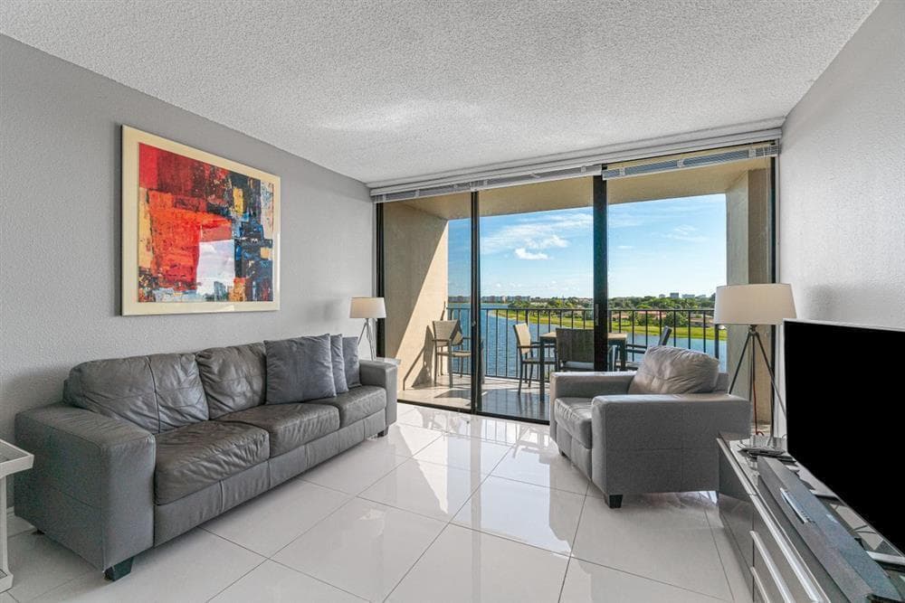 1830 Embassy Drive # 613, West Palm Beach, FL 33401 photo 2