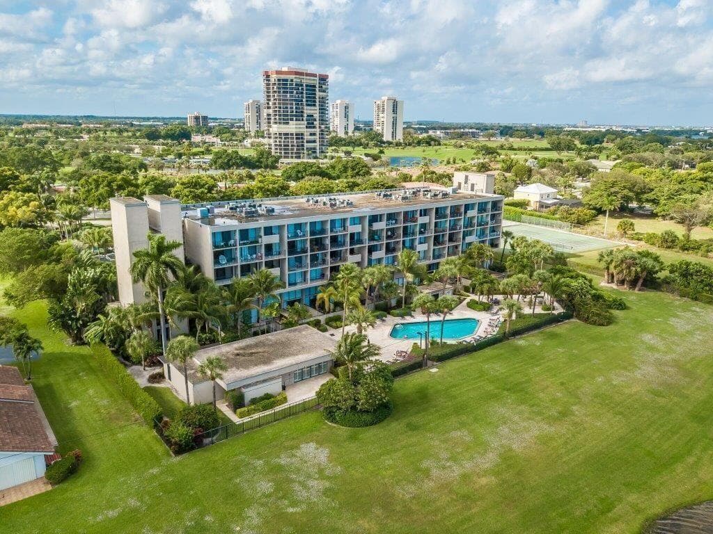 1830 Embassy Drive # 613, West Palm Beach, FL 33401