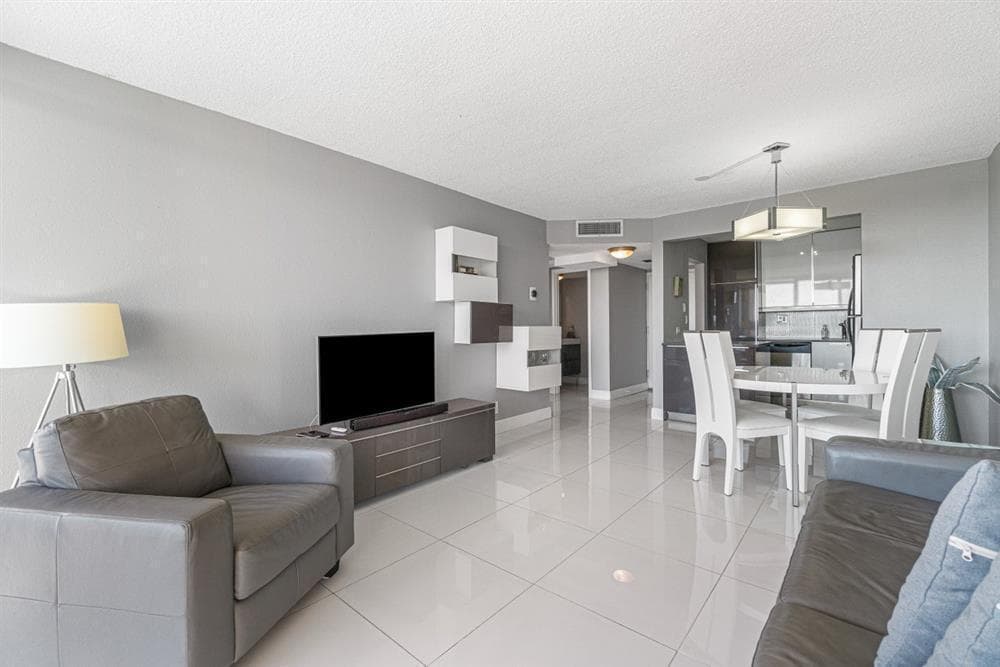 1830 Embassy Drive # 613, West Palm Beach, FL 33401 photo 4