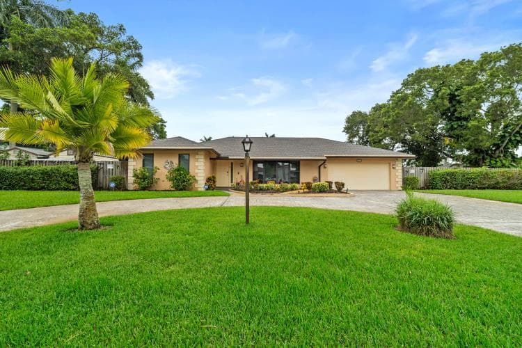 2409 SW 27th Avenue, Fort Lauderdale, FL 33312 photo 2