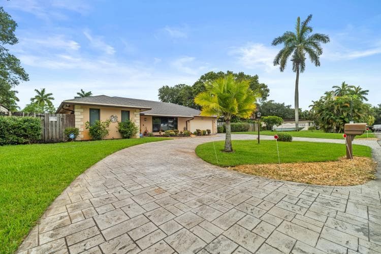 2409 SW 27th Avenue, Fort Lauderdale, FL 33312 photo 5