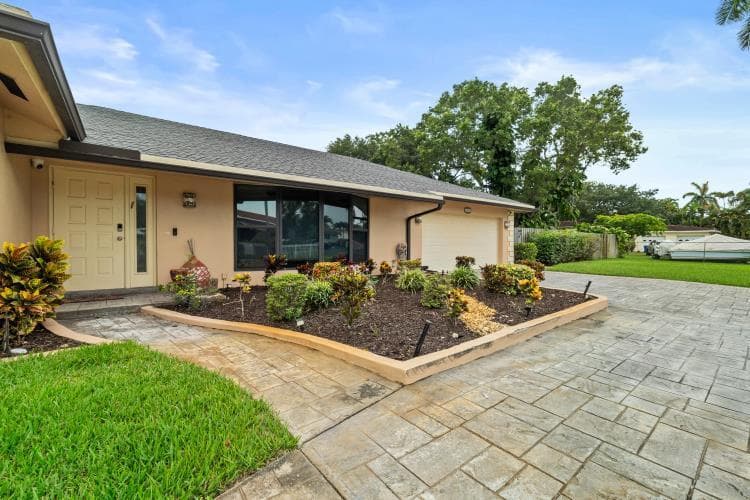 2409 SW 27th Avenue, Fort Lauderdale, FL 33312 photo 4
