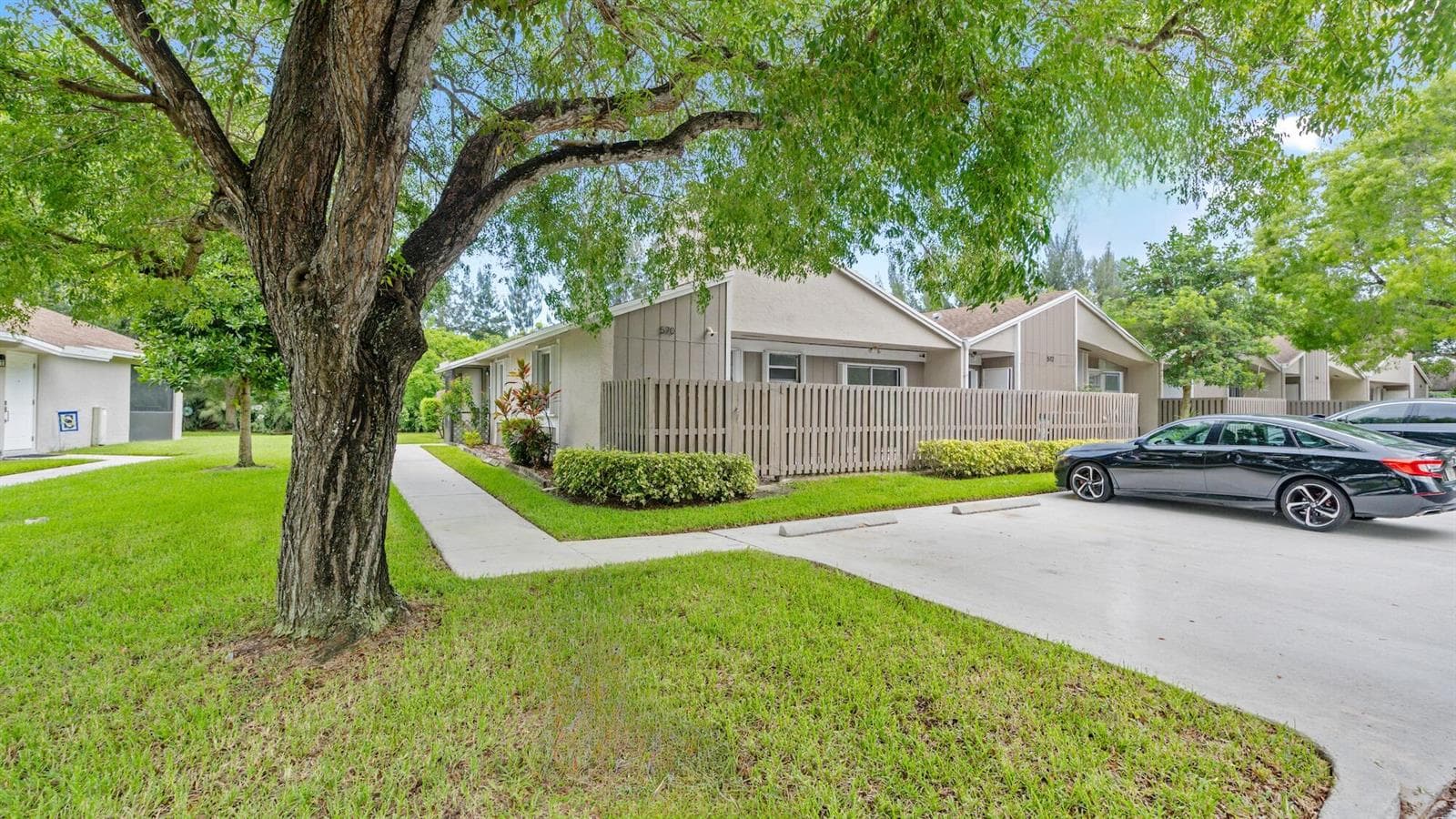 570 Woodgate Circle # A, Sunrise, FL 33326 photo 2