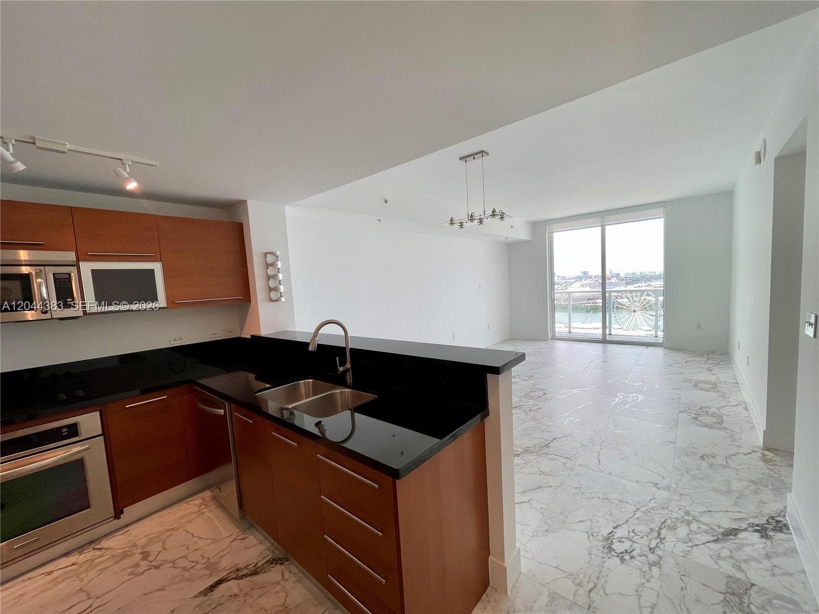 253 NE 2nd St # 2409, Miami, FL 33132 photo 5