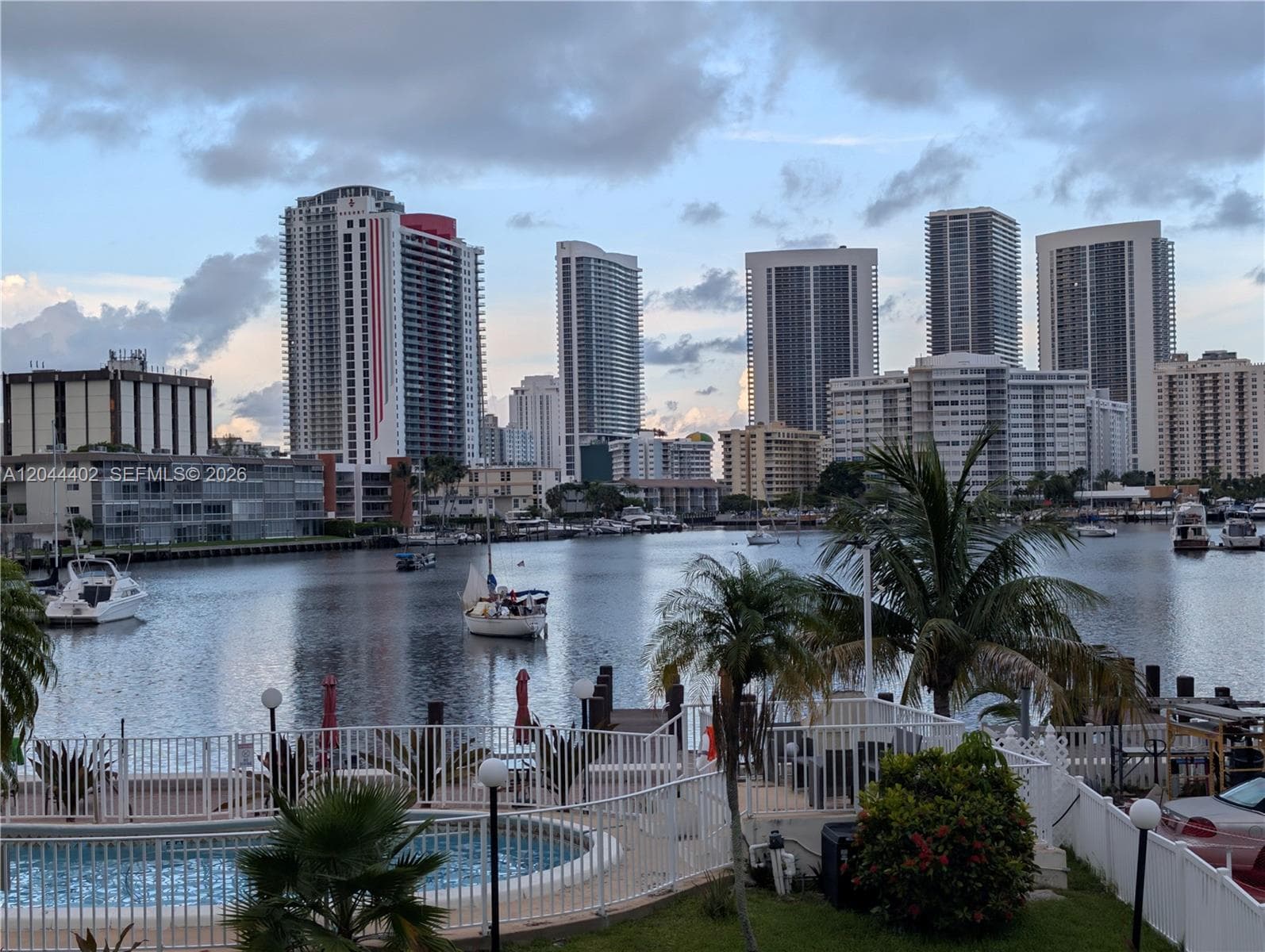 450 GOLDEN ISLES DR # 2H, Hallandale Beach, FL 33009