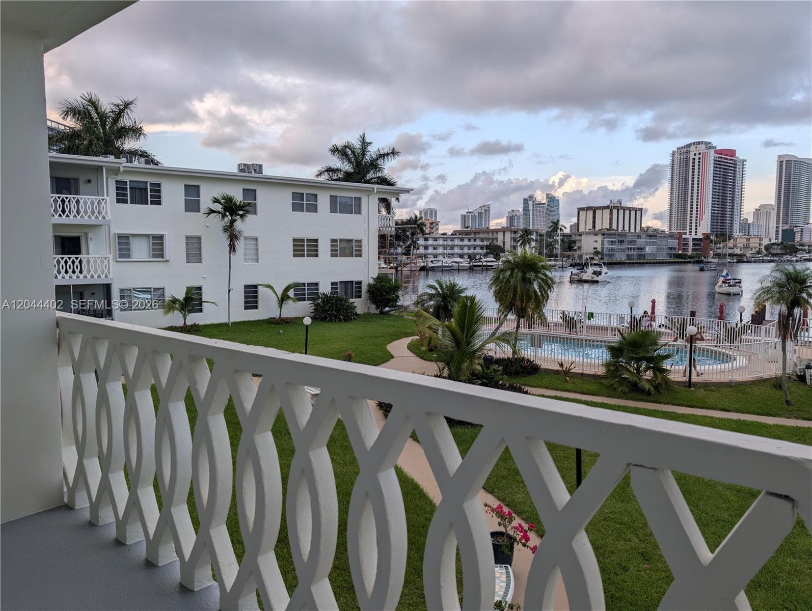 450 GOLDEN ISLES DR # 2H, Hallandale Beach, FL 33009 photo 5