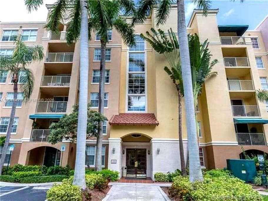 19501 E Country Club Dr # 104, Aventura, FL 33180 photo 2